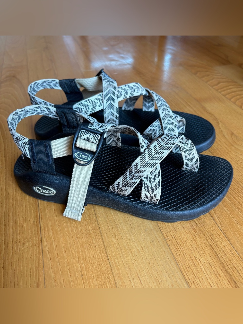 Chaco Womens Z2 Classic sandals Cream Black Off White Trine Bow Womens Size 7